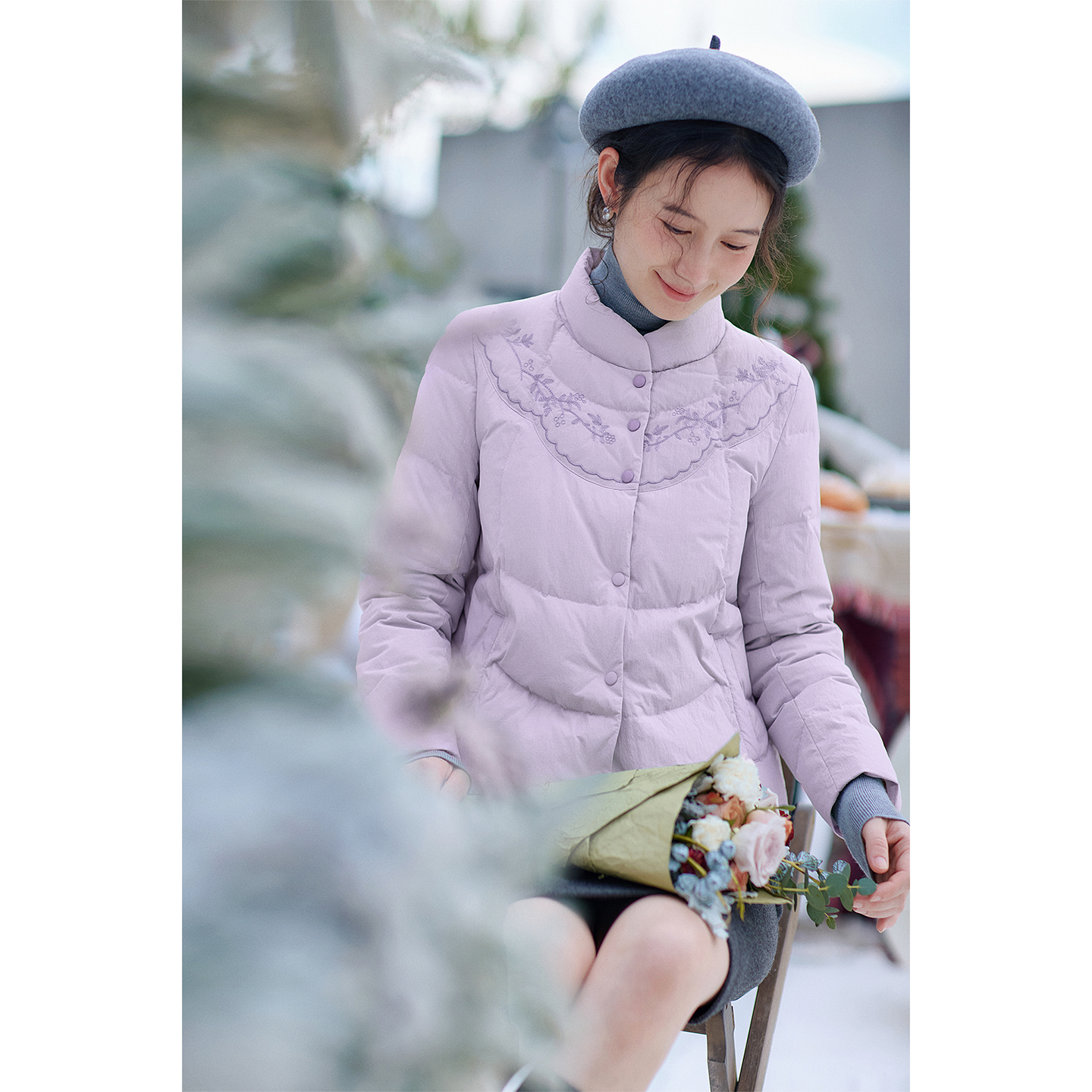 红念文艺紫色刺绣羽绒服女短款小个子2025冬季保暖白鸭绒紫色外套