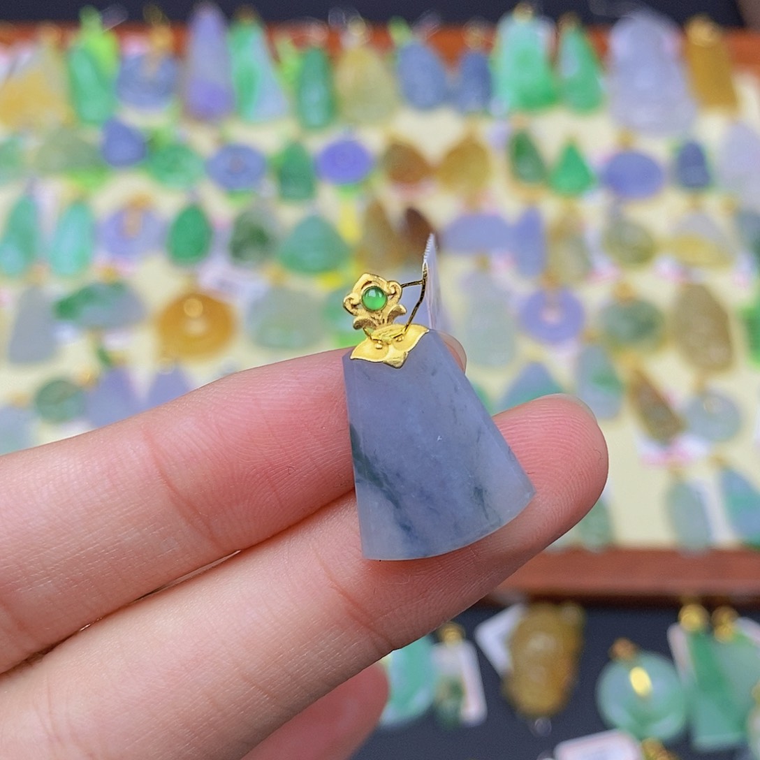 翡翠颈饰18K金镶嵌翡翠