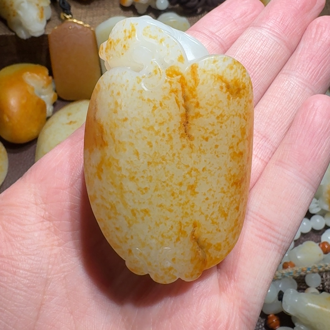 和田玉未镶嵌把件