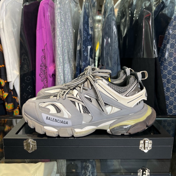 99新 Balenciaga/巴黎世家 track灰色led老爹鞋/41码/已鉴定洗护
