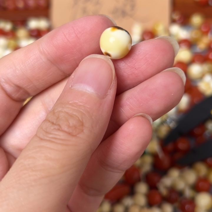 蜜蜡未镶嵌裸石10.2mm一个