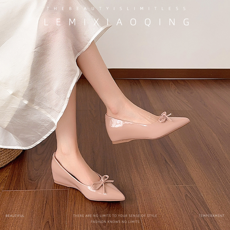 加宽版~2025今年流行气质鞋子裸色尖头内增高单鞋大码女鞋41-43