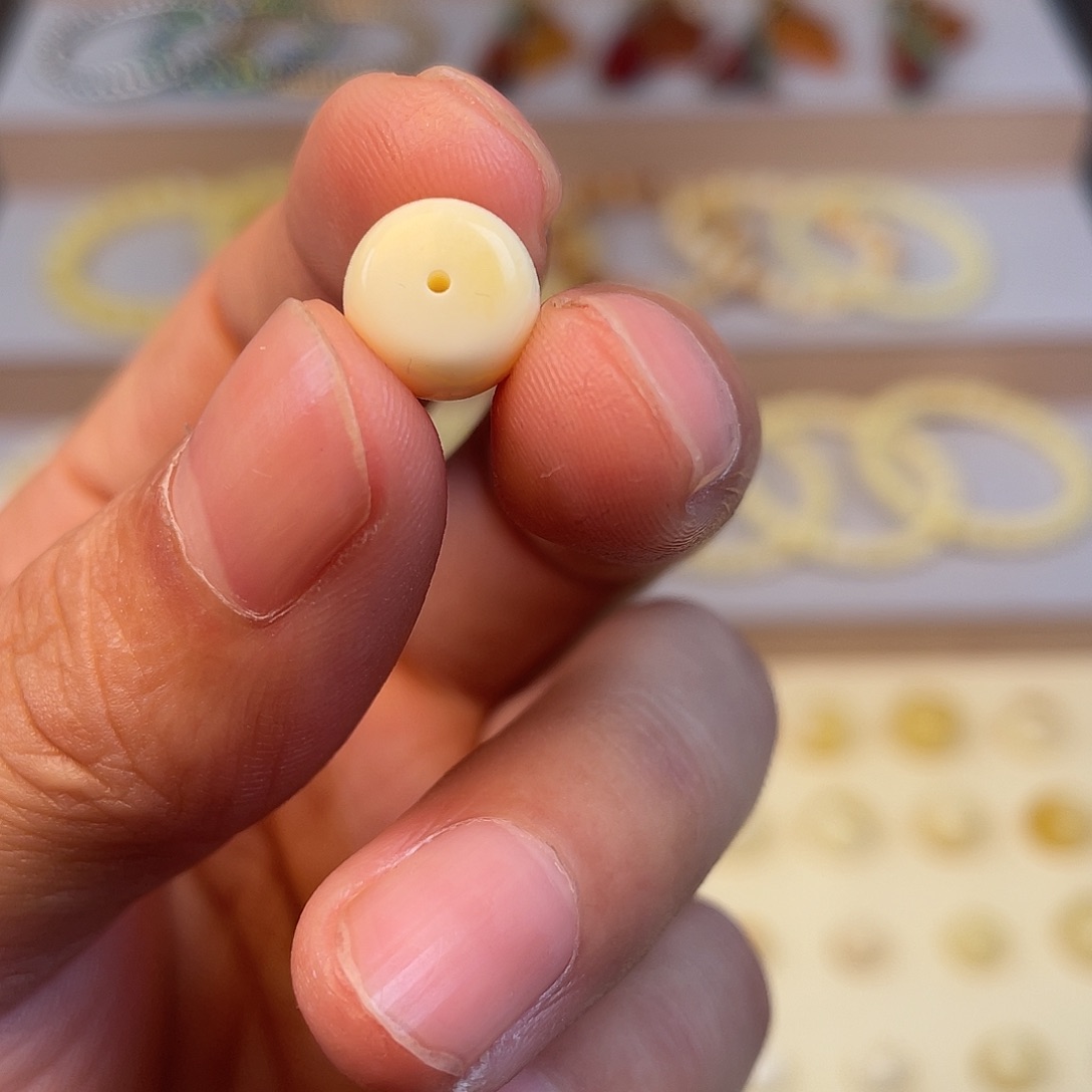 琥珀未镶嵌裸石10.1mm