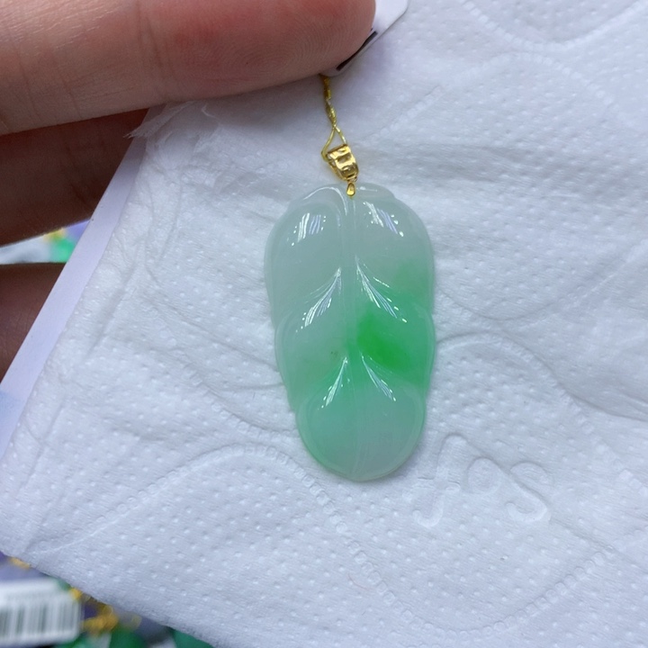 颈饰18K金镶嵌翡翠
