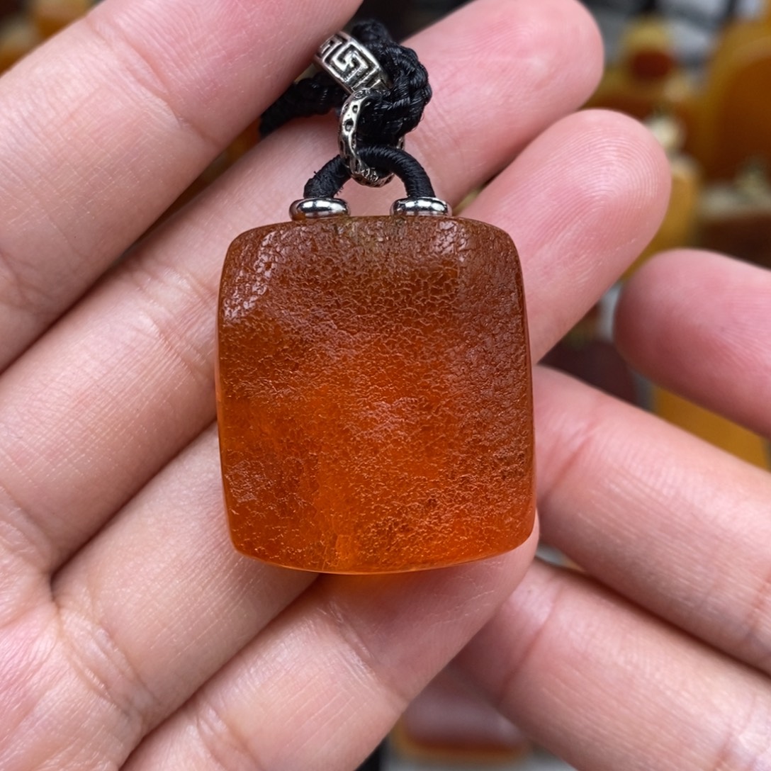 未镶嵌琥珀珠宝奇石