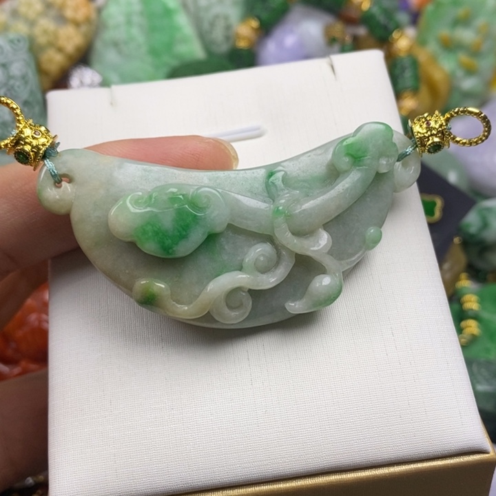 翡翠未镶嵌吊坠(赠链)