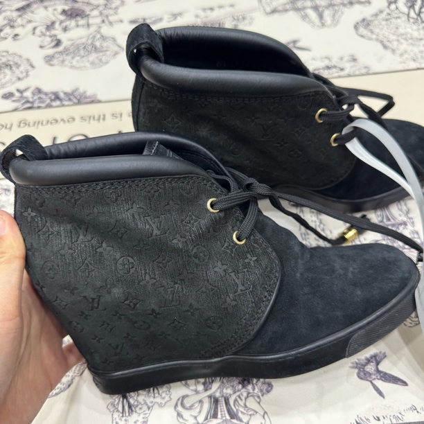 95新 LouisVuitton/路易威登 女鞋 内增高 坡跟 37.5码 YSC0010