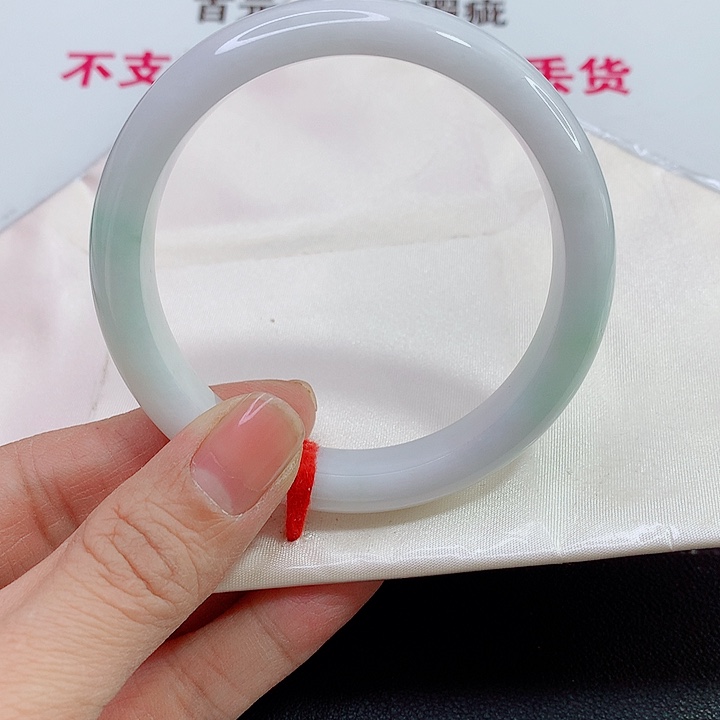 未镶嵌手镯翡翠柒****?