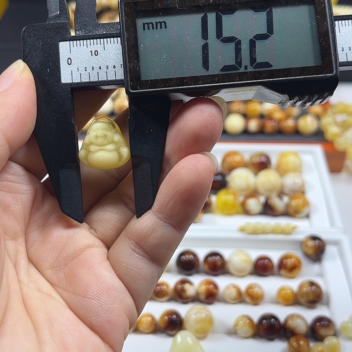 琥珀颈饰未镶嵌13
