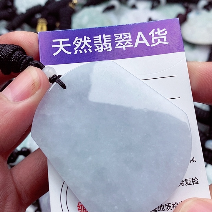 翡翠挂件未镶嵌翡翠