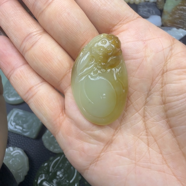 和田玉未镶嵌珠宝奇石