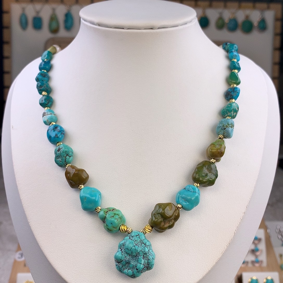 绿松石未镶嵌颈饰