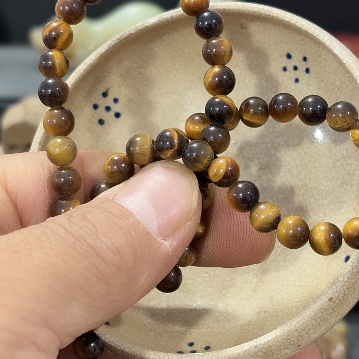 瓷片瓷自顾自的一个