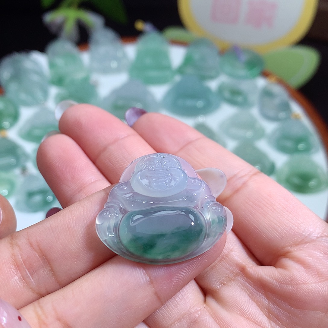 翡翠未镶嵌颈饰佛公