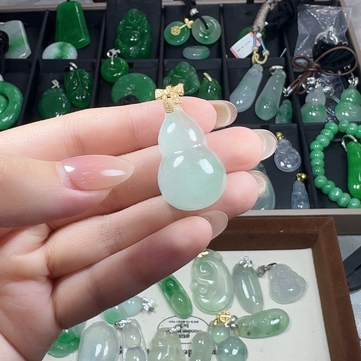 翡翠未镶嵌颈饰11