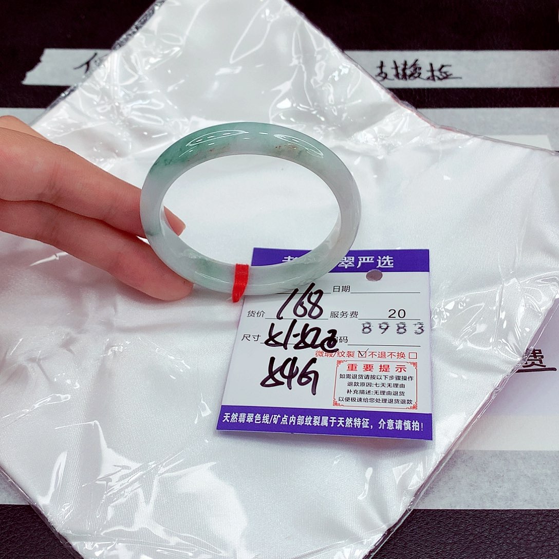 翡翠未镶嵌手镯54贵妃