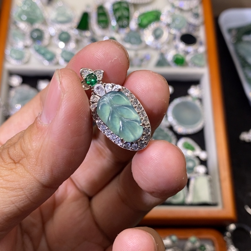 【闪购商品】翡翠颈饰未镶嵌天然