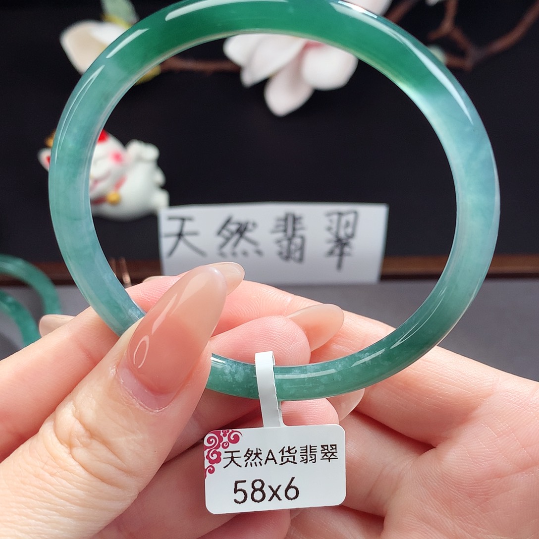 翡翠手镯（圆镯）未镶嵌