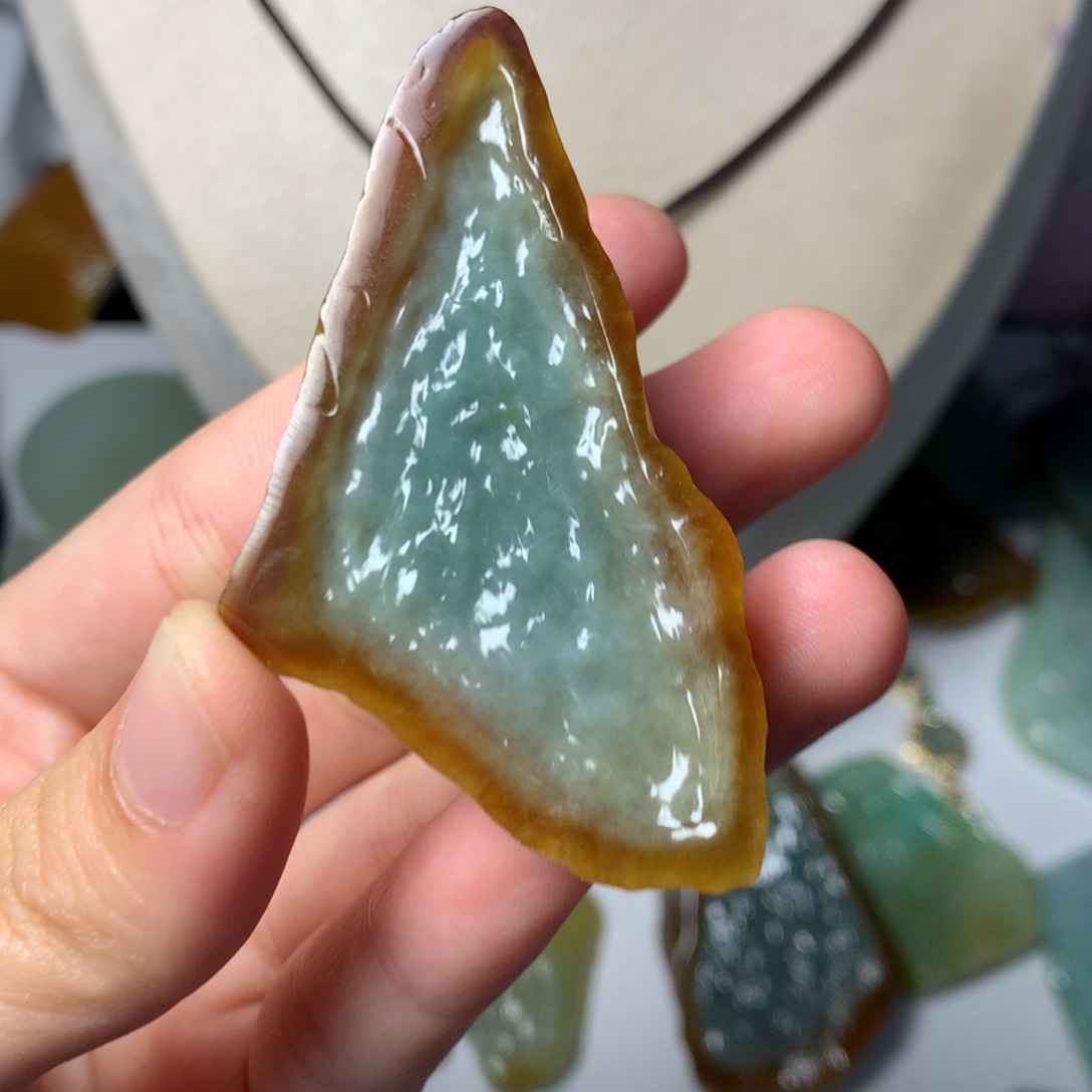翡翠颈饰未镶嵌吊坠