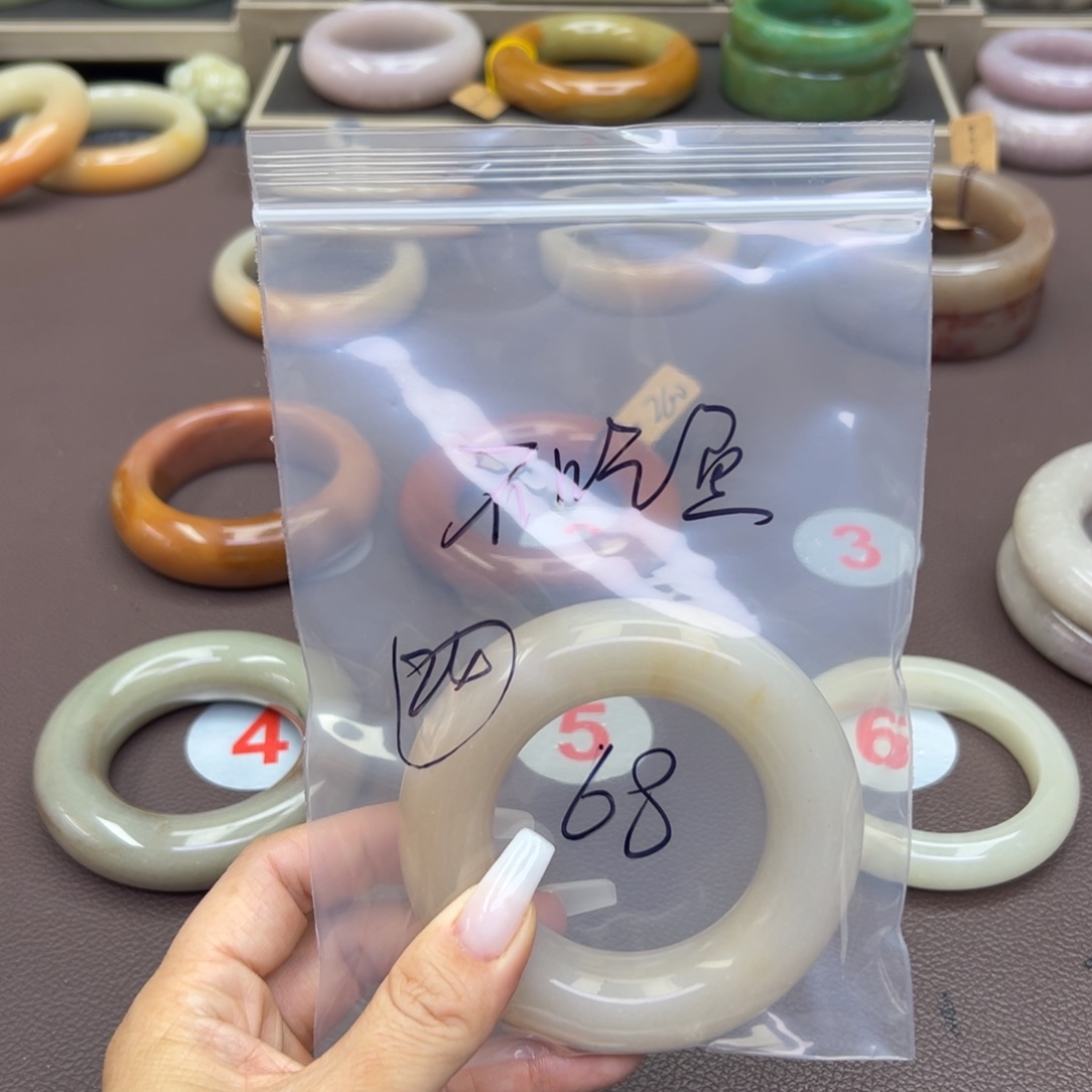 石英质玉手镯合金我***?