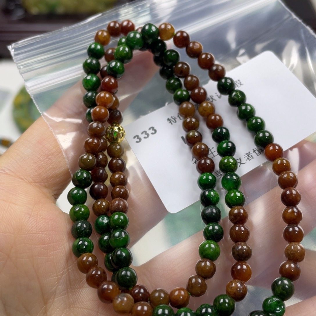 翡翠未镶嵌颈饰牌子