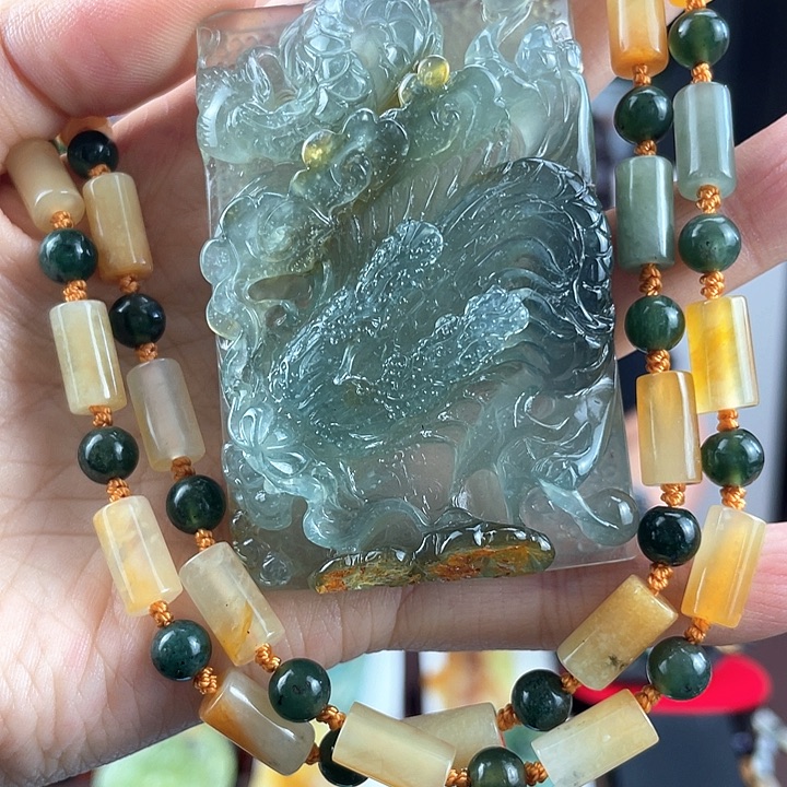 蛇纹石玉未镶嵌颈饰