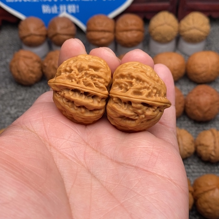 文玩核桃把件水晶八棱