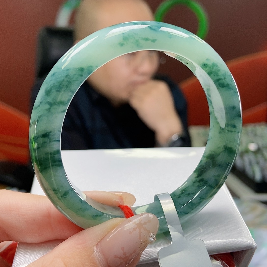 翡翠手镯未镶嵌X***552圈口