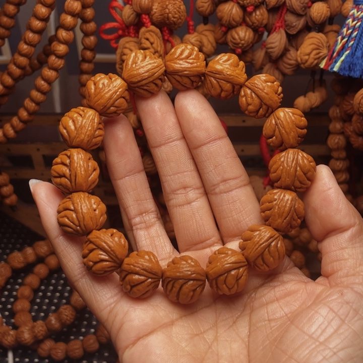 木质类龙纹桃枭挂件