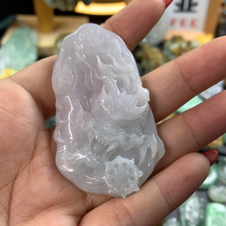 翡翠未镶嵌颈饰龙牌