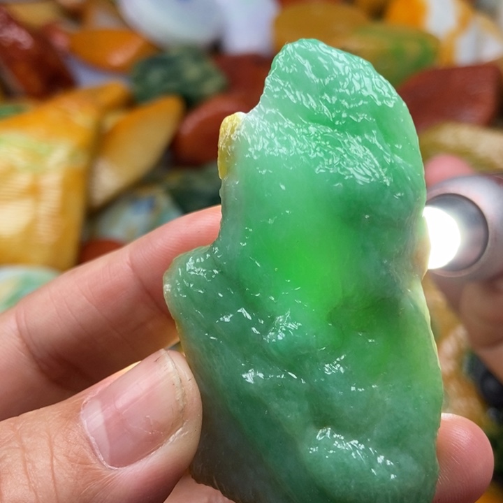 翡翠未镶嵌颈饰缅甸