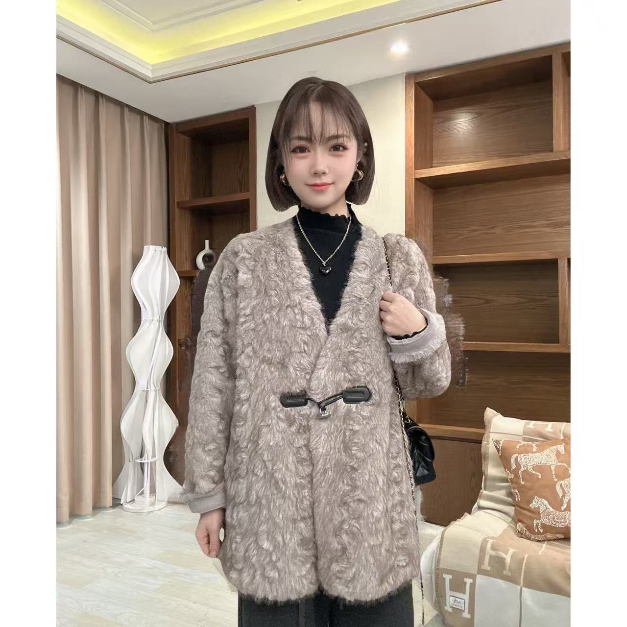 2025新款休闲短外套女装冬季大衣圆领女款宽条外套秋冬女短款
