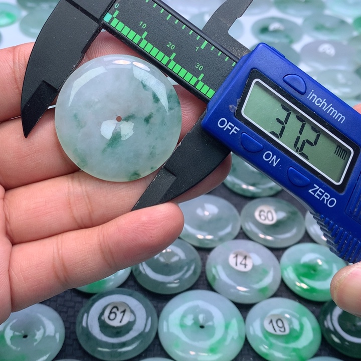 翡翠颈饰未镶嵌缅甸天然A货翡翠