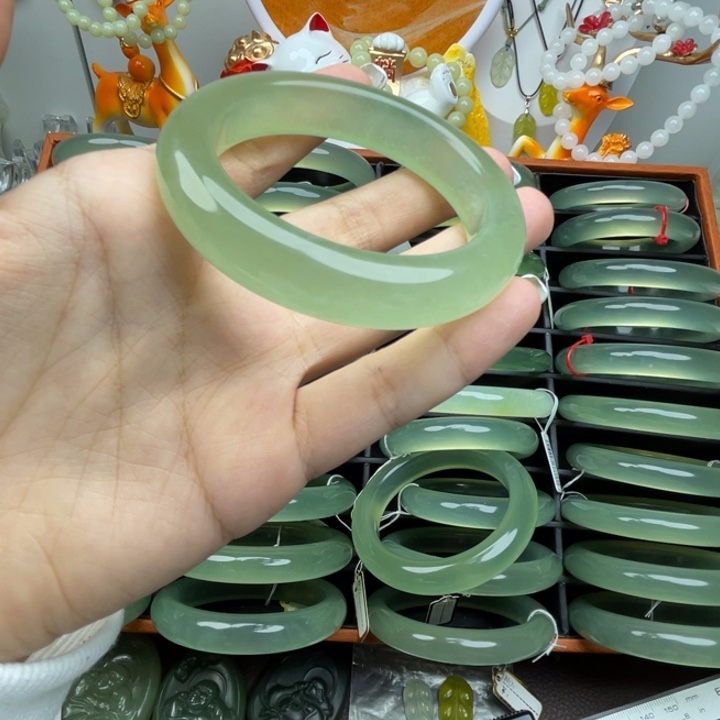 星***星岫玉未镶嵌手镯岫玉手镯