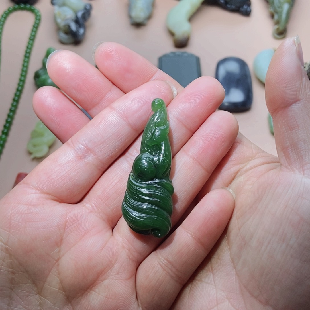 和田玉颈饰未镶嵌定制