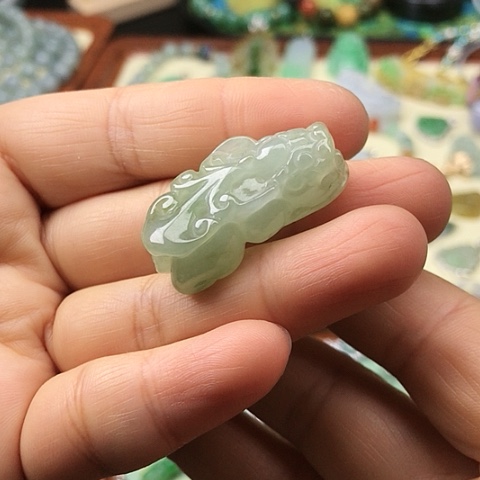 翡翠颈饰未镶嵌貔貅