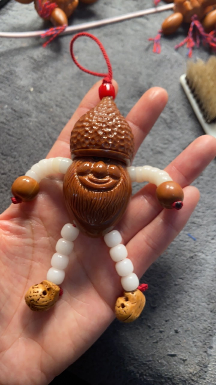 橄榄核雕刻文玩人手工雕刻地精玩偶