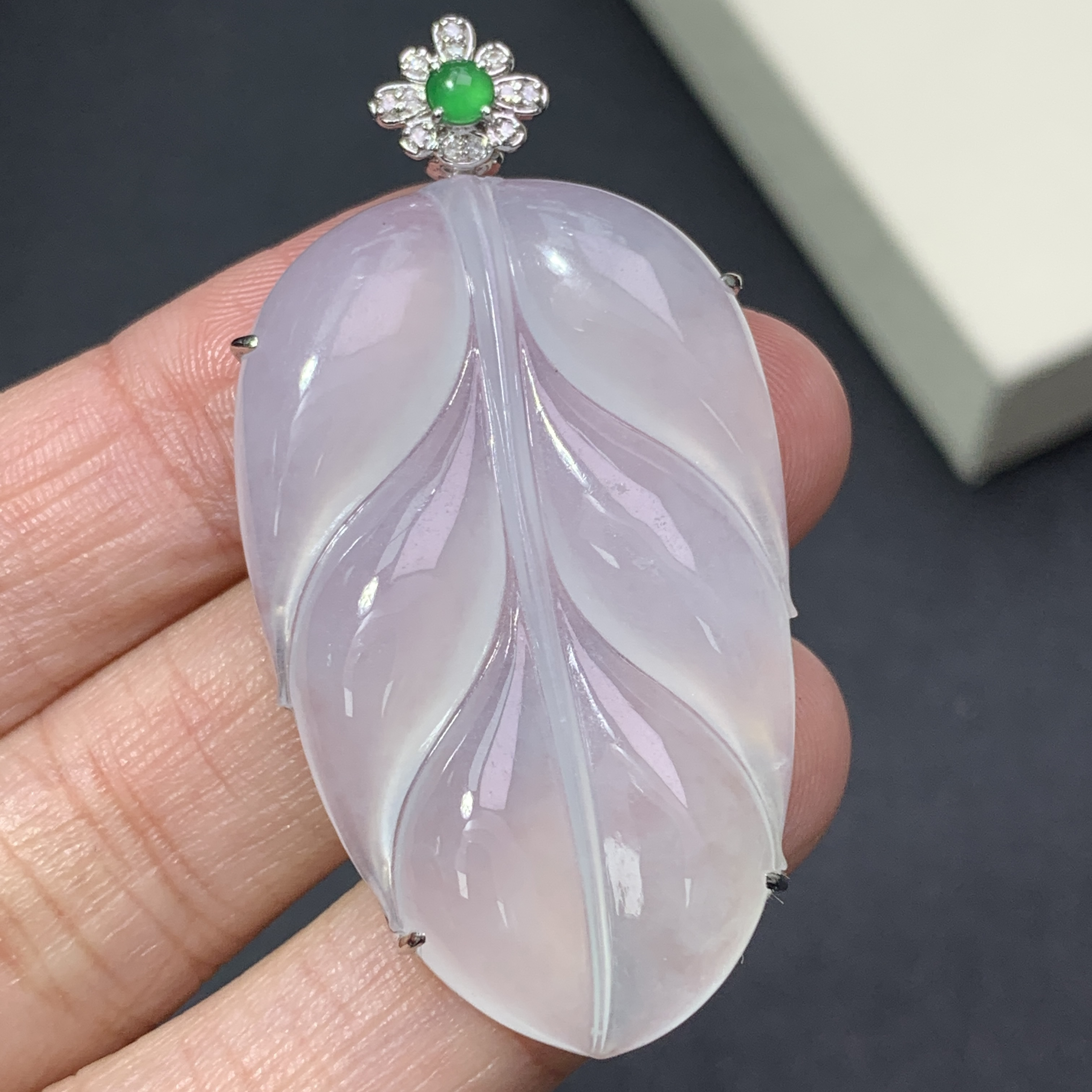 新品推荐·18k金冰润起胶白冰叶子白月光缅A翡翠玉石吊坠豪镶