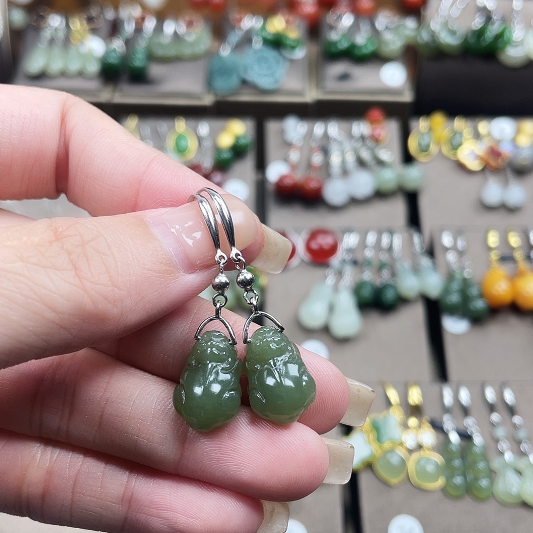 和田玉银S925镶嵌耳饰貔貅