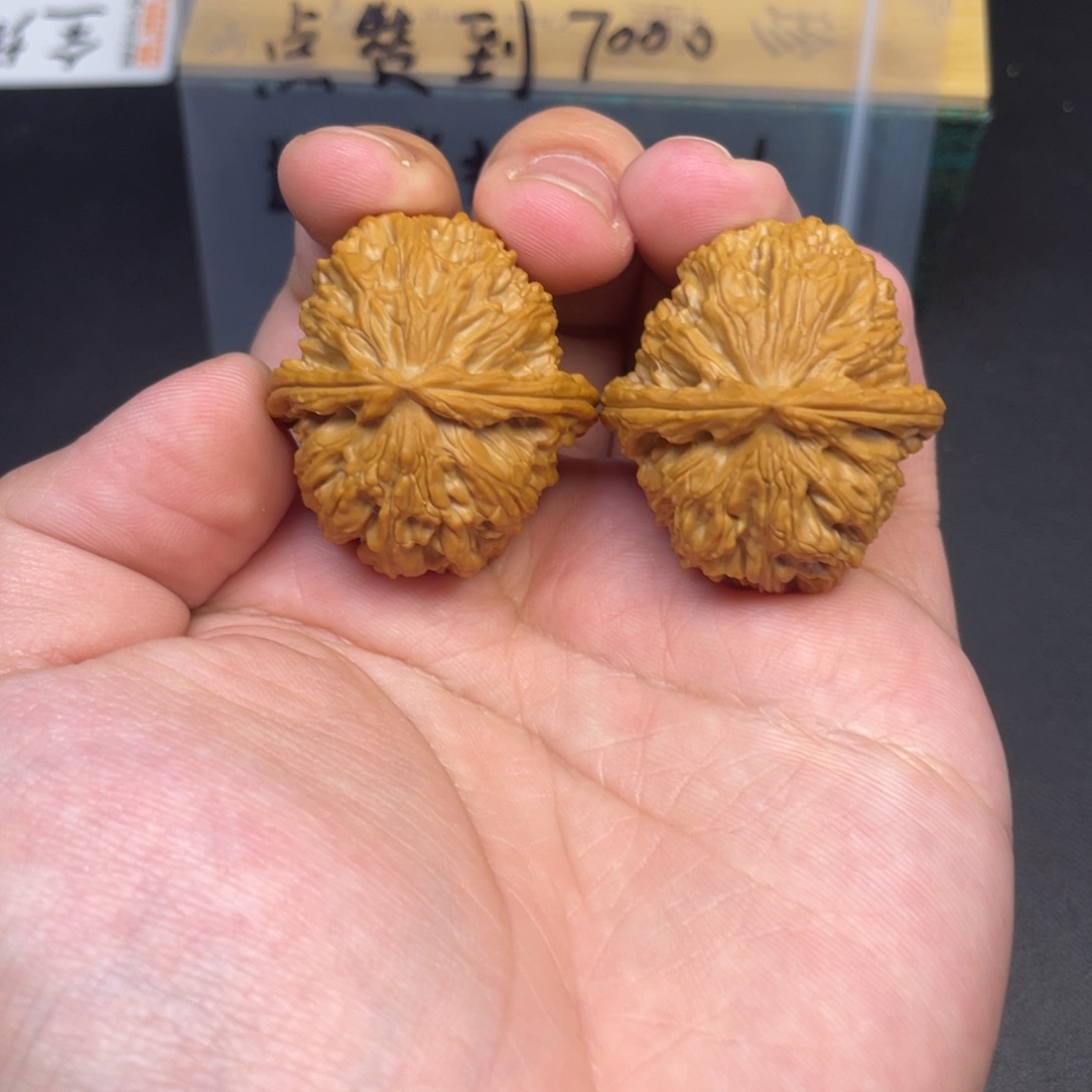 吊坠文玩核桃三角白