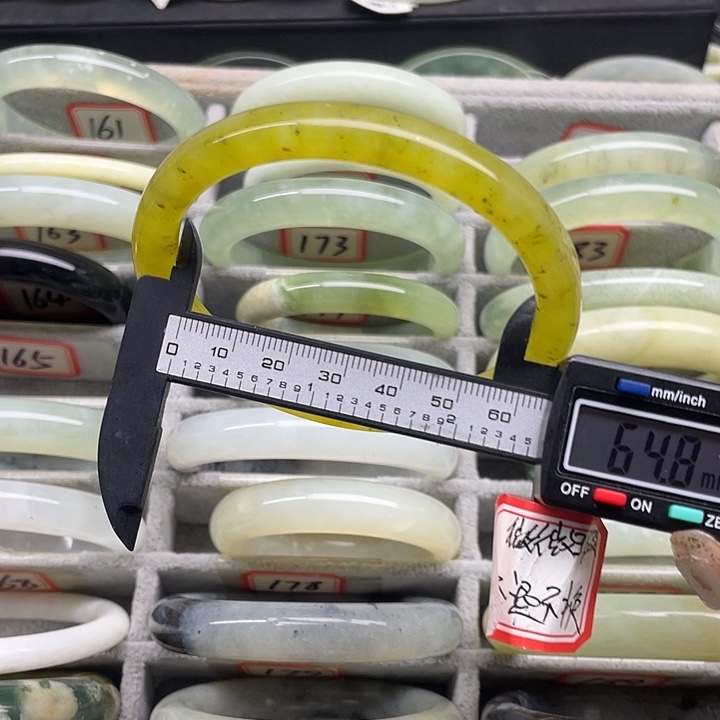 蛇纹石玉未镶嵌手镯165