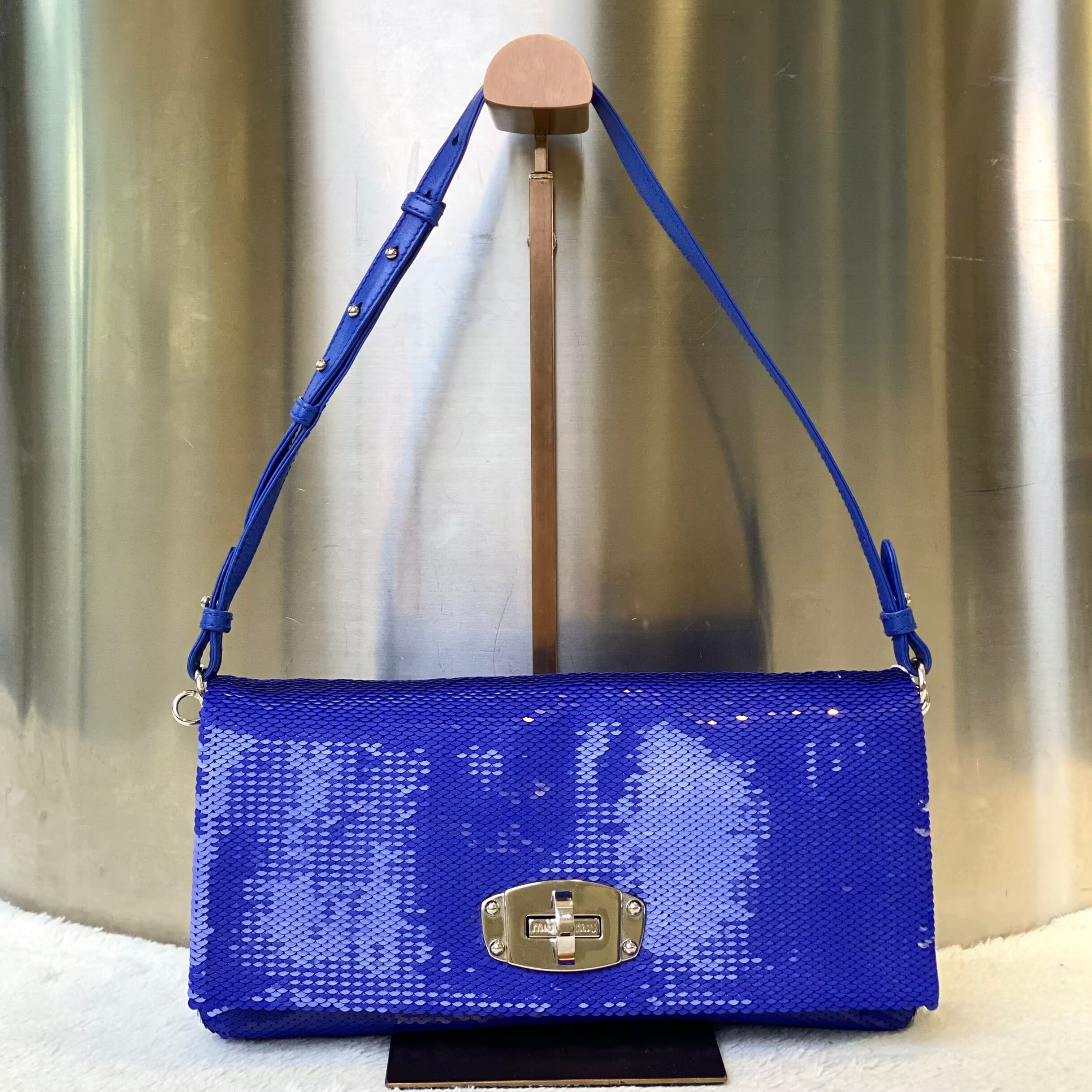 99新 MIU MIU/缪缪 古有98新Miumiu亮片斜挎包7844