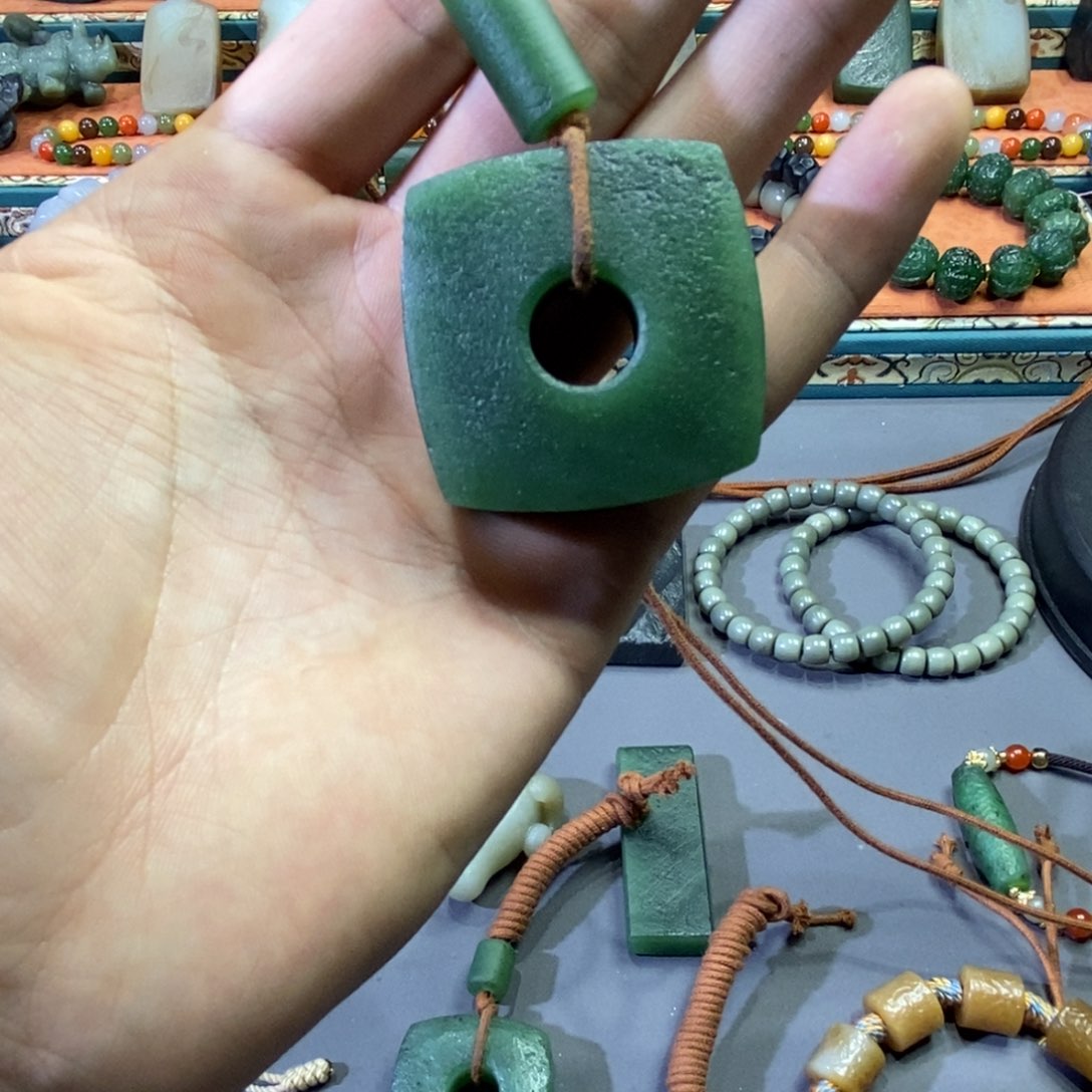 和田玉颈饰未镶嵌饱****4