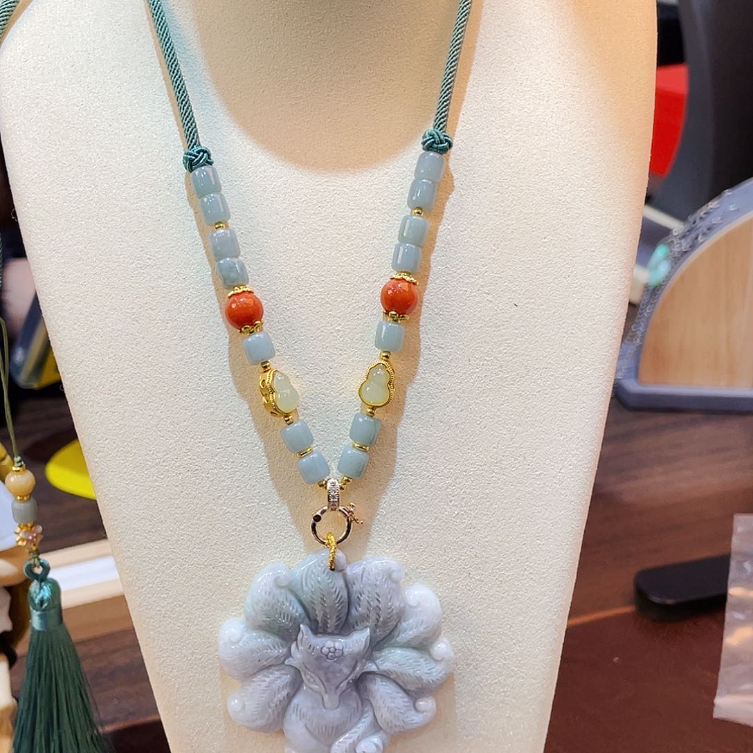 翡翠颈饰未镶嵌颈饰