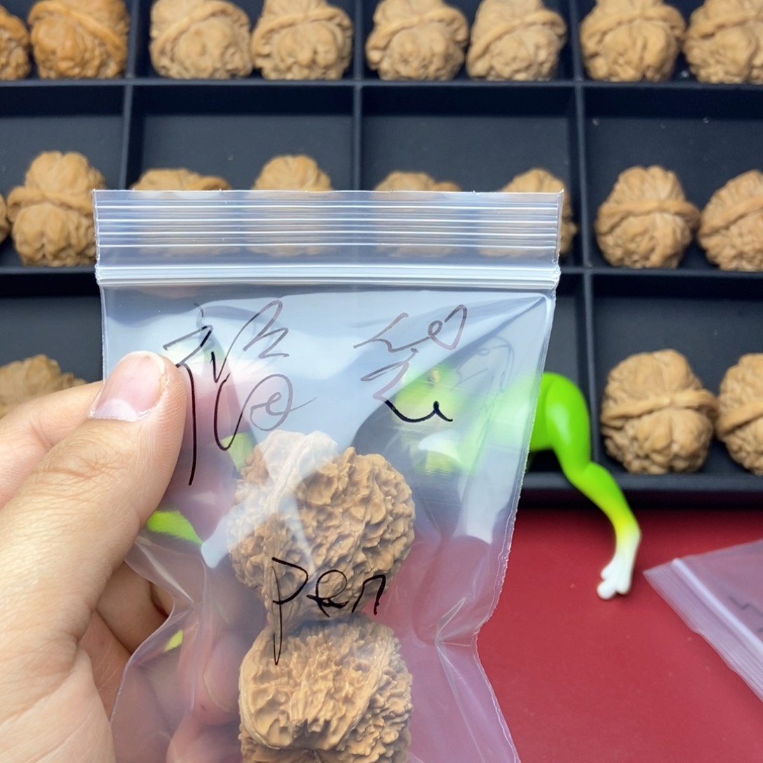 文玩核桃吊坠P****Q满天星