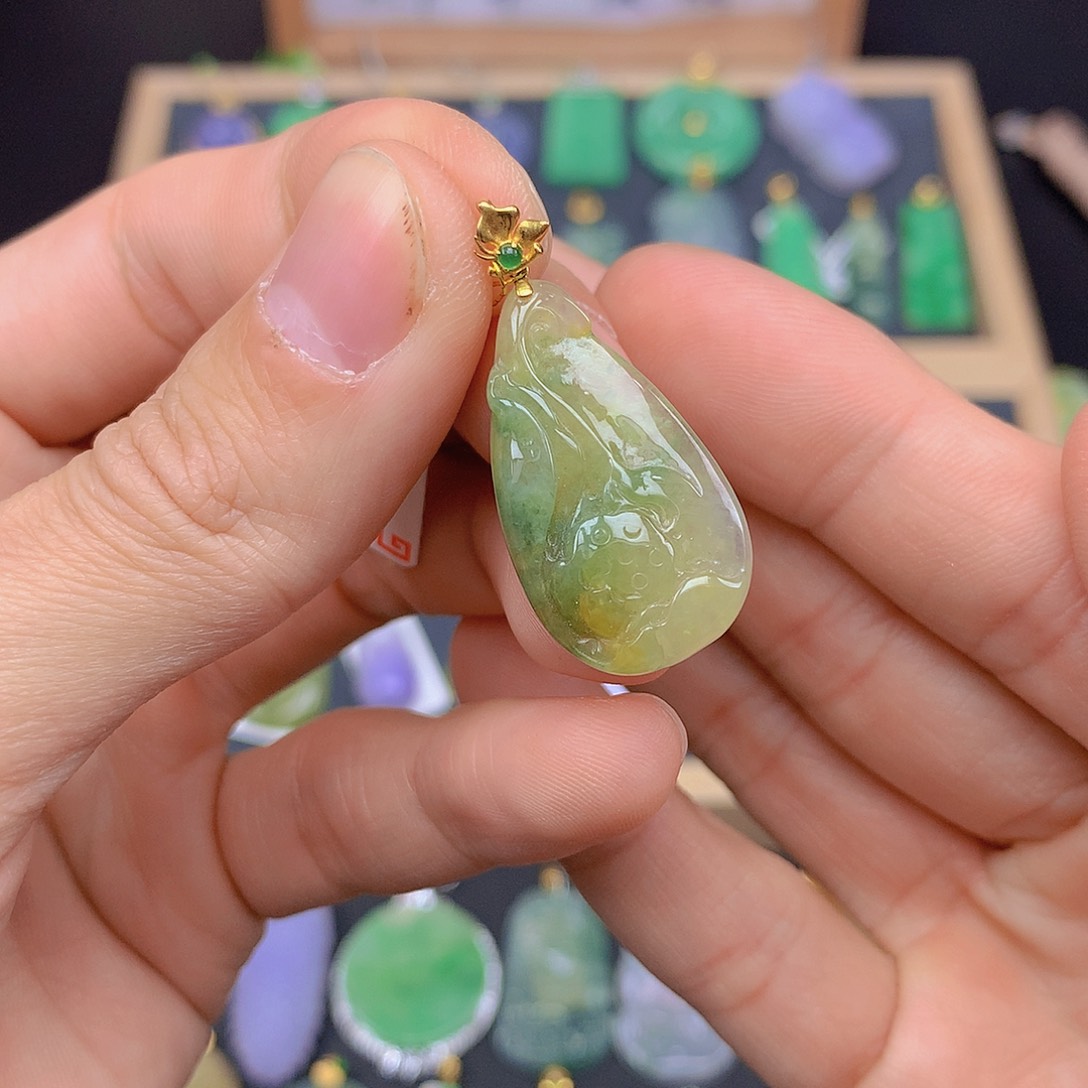 翡翠颈饰18K金镶嵌翡翠