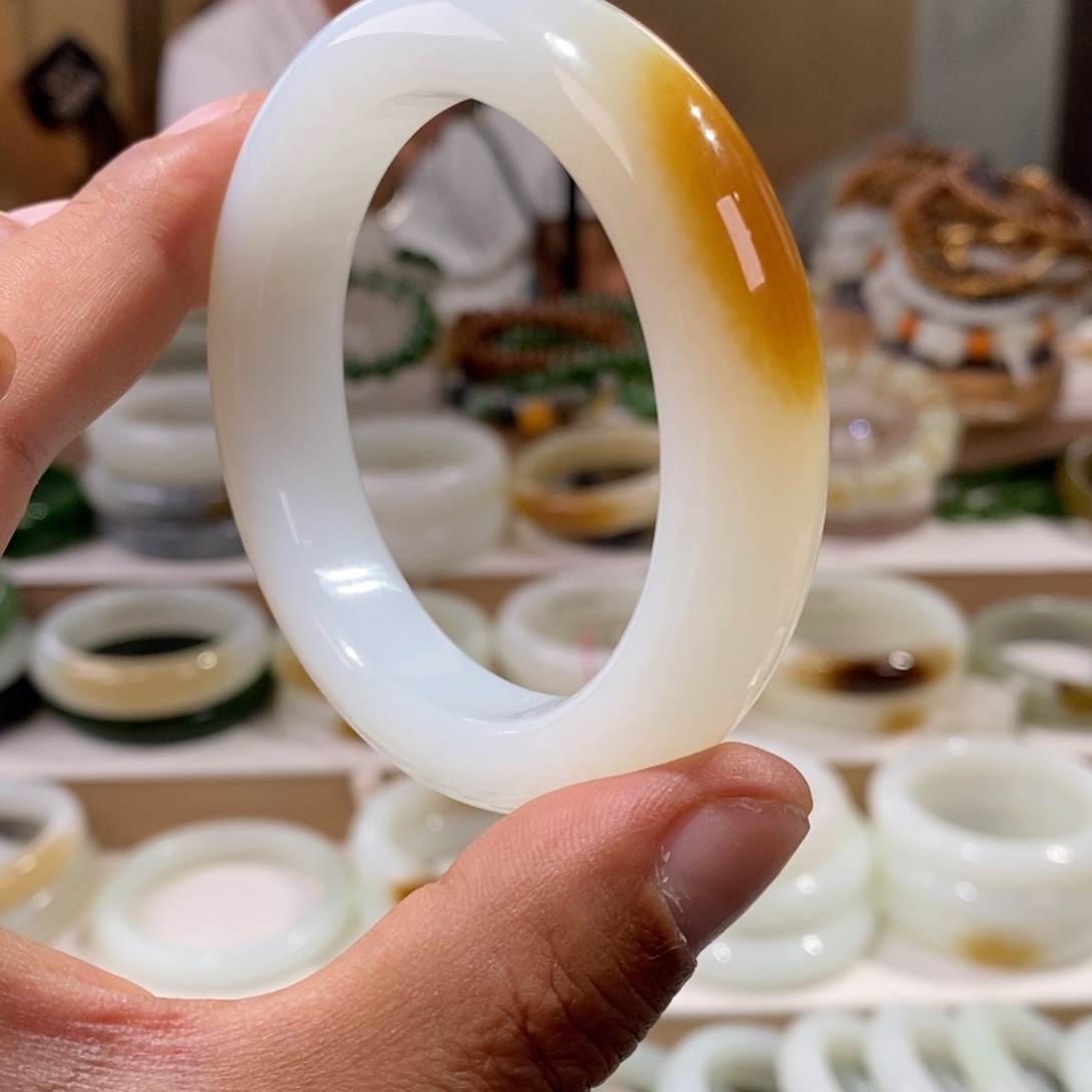 和田玉手镯未镶嵌