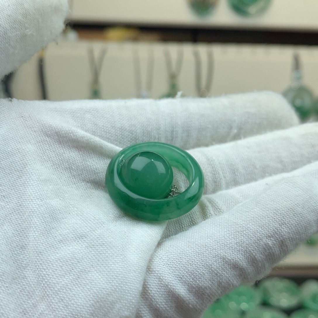 石英质玉未镶嵌颈饰