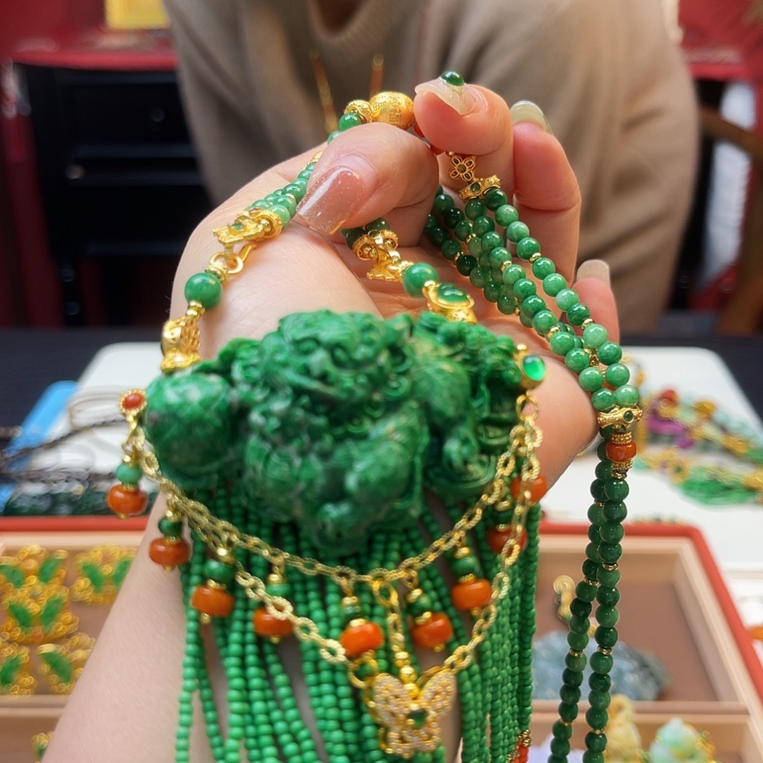 壳***子翡翠未镶嵌吊坠(赠链)