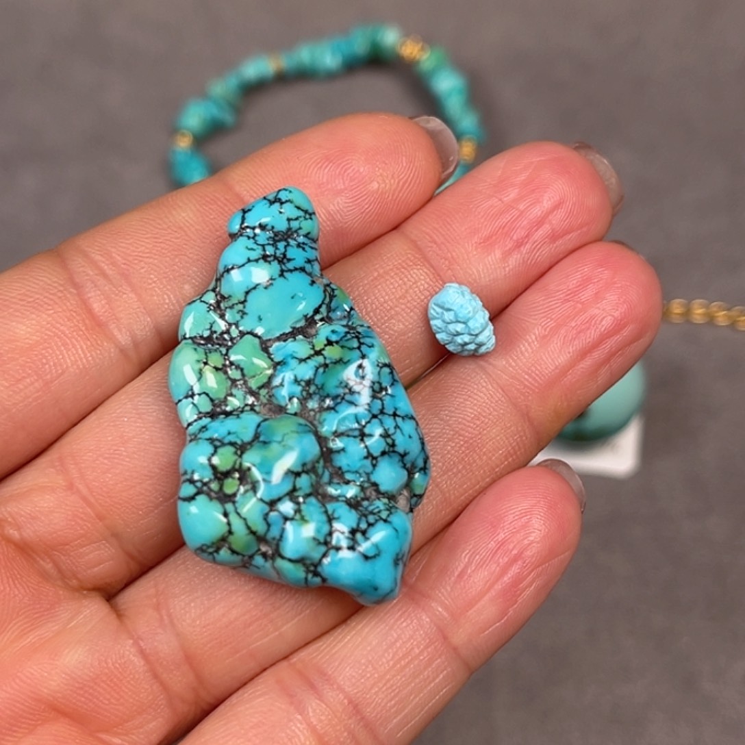 谈***生绿松石未镶嵌珠宝奇石